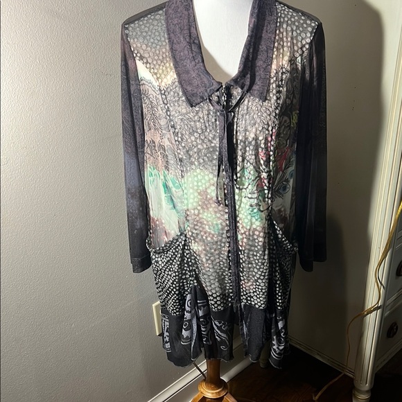 Black Floral Long Zip Front Top John Mark Large. WT247 - Picture 2 of 12